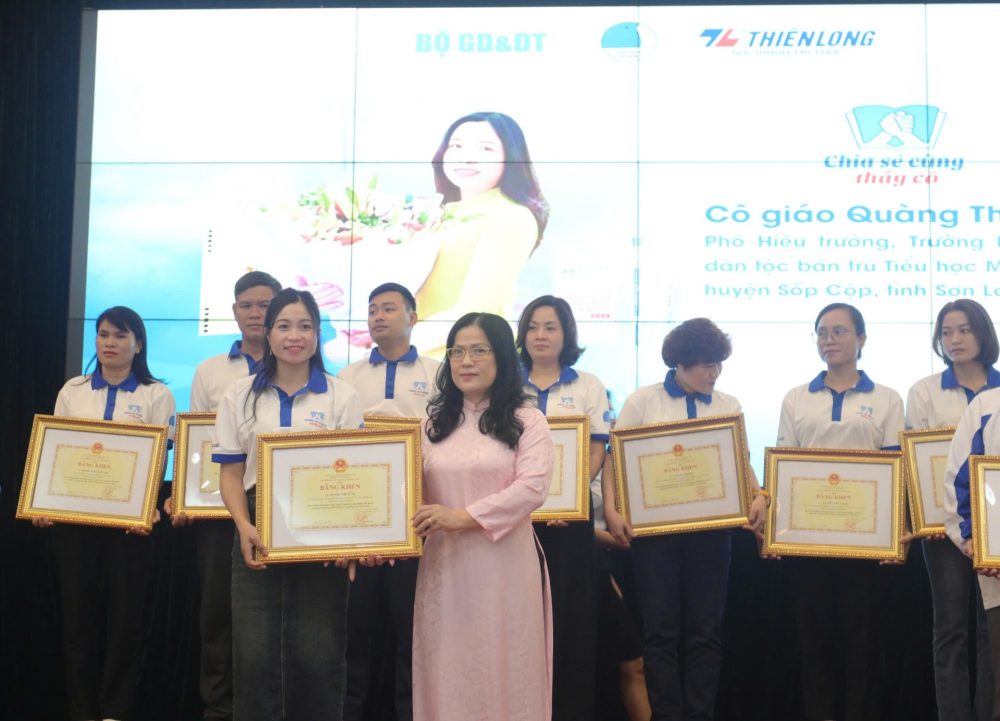 Lãnh đạo Bộ Giáo dục và Đào tạo gặp mặt các thầy cô giáo tiêu biểu chương trình “Chia sẻ cùng thầy cô” năm 2024