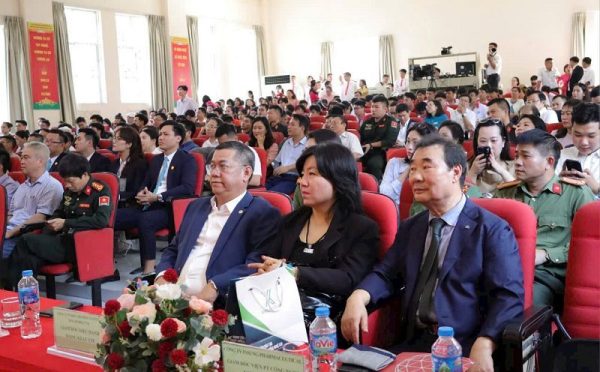 Lễ kỷ niệm 15 năm thành lập Trường Cao đẳng Công nghệ cao Hà Nội đón nhận Huân chương Lao động hạng Nhì