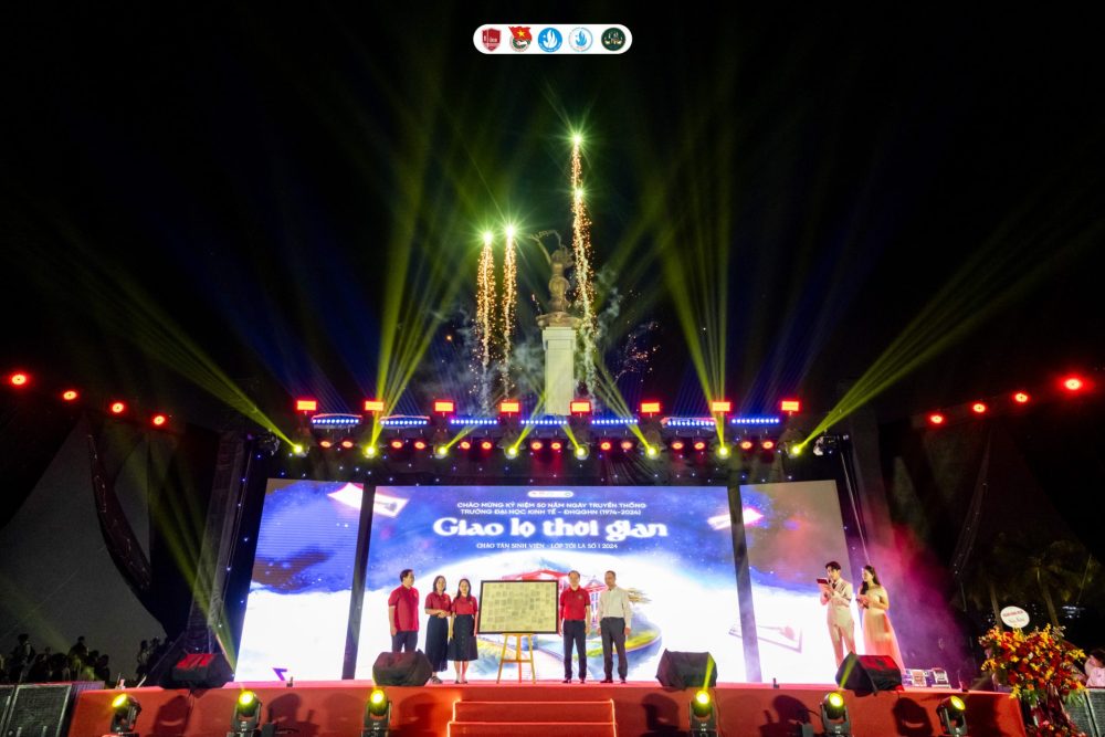 Trường ĐH Kinh tế - ĐHQGHN kỷ niệm 50 năm truyền thống và chào tân sinh viên K69 Trường ĐH Kinh tế - ĐHQGHN kỷ niệm 50 năm truyền thống và chào tân sinh viên K69