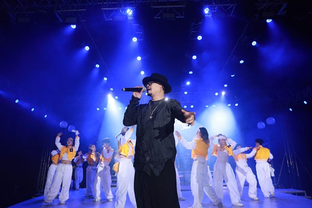 Phiêu Du show khẳng định hình ảnh với chuỗi liveshow giàu cảm xúc Phiêu Du show khẳng định hình ảnh với chuỗi liveshow giàu cảm xúc