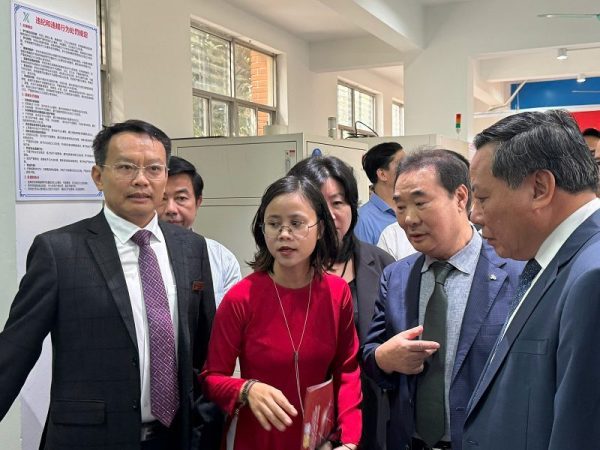 Lễ kỷ niệm 15 năm thành lập Trường Cao đẳng Công nghệ cao Hà Nội đón nhận Huân chương Lao động hạng Nhì