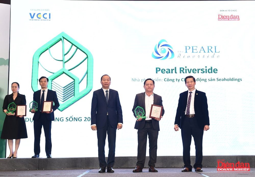 Trao chứng nhận và kỷ niệm chương cho các DỰ ÁN ĐÁNG SỐNG năm 2024