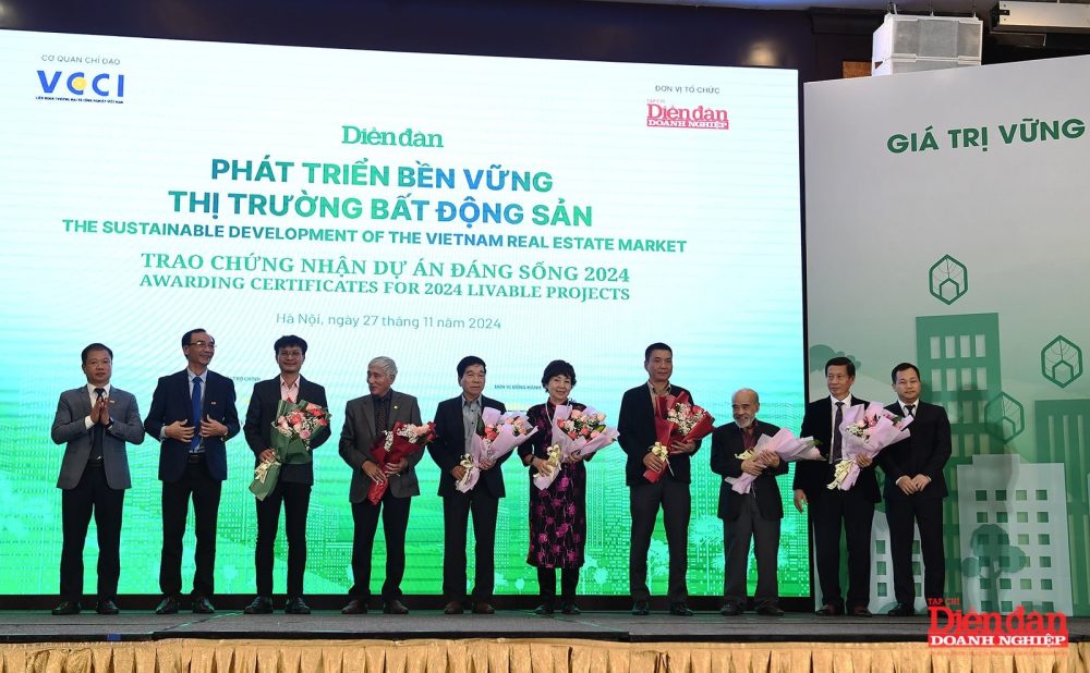 Trao chứng nhận và kỷ niệm chương cho các DỰ ÁN ĐÁNG SỐNG năm 2024