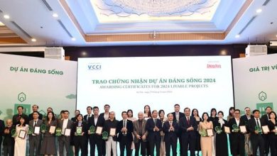 Trao chứng nhận và kỷ niệm chương cho các DỰ ÁN ĐÁNG SỐNG năm 2024 Trao chứng nhận và kỷ niệm chương cho các DỰ ÁN ĐÁNG SỐNG năm 2024