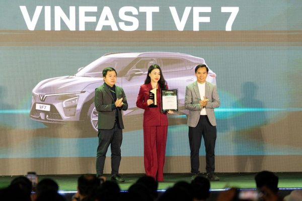 Bộ đôi VF 3 và VF 7 được vinh danh “Ô tô của năm” tại Car Awards 2024 Bộ đôi VF 3 và VF 7 được vinh danh “Ô tô của năm” tại Car Awards 2024
