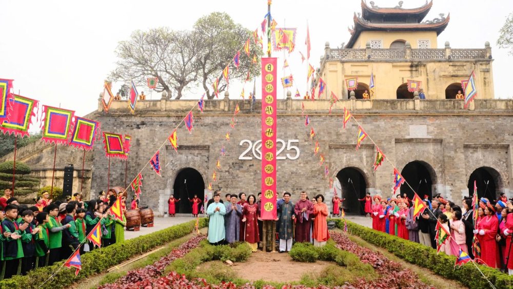 Tái hiện nghi lễ “Tống cựu nghinh tân” tại Khu di sản Hoàng thành Thăng Long – Hà Nội Tái hiện nghi lễ “Tống cựu nghinh tân” tại Khu di sản Hoàng thành Thăng Long – Hà Nội