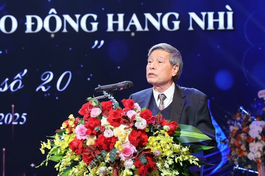 Trường THCS Đoàn Thị Điểm kỷ niệm 20 năm thành lập và đón nhận Huân chương Lao động hạng Nhì Trường THCS Đoàn Thị Điểm kỷ niệm 20 năm thành lập và đón nhận Huân chương Lao động hạng Nhì