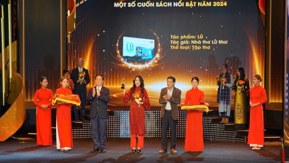 Trường ca “Lũ” - sách điện tử được vinh danh là tác phẩm nổi bật năm 2024 Trường ca “Lũ” - sách điện tử được vinh danh là tác phẩm nổi bật năm 2024