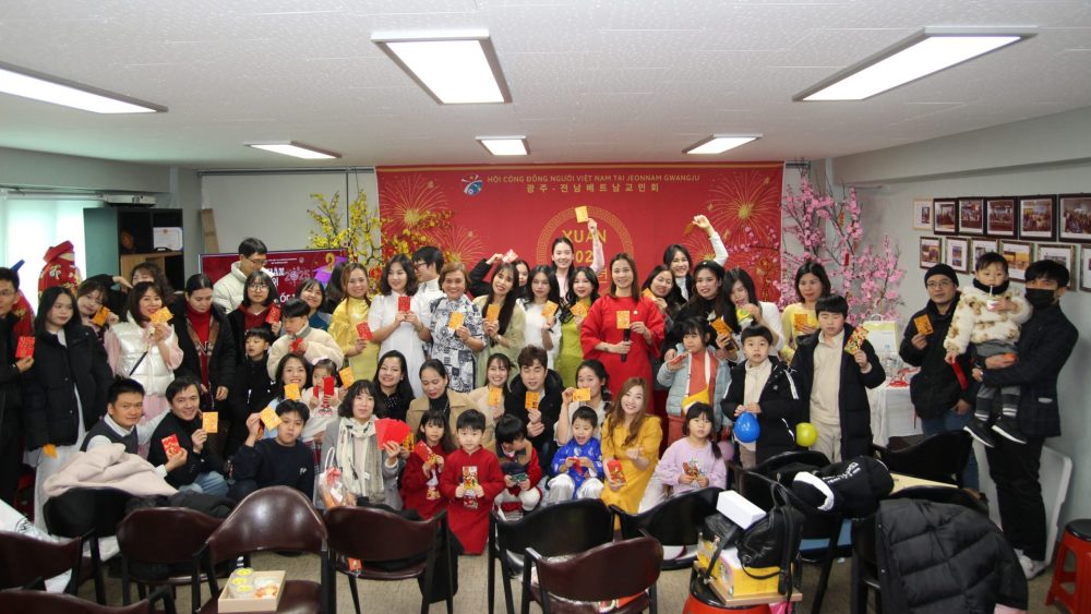 Cộng đồng người Việt Nam tại Gwangju-Jeonnam (Hàn Quốc) đón Tết cộng đồng đầy ý nghĩa Cộng đồng người Việt Nam tại Gwangju-Jeonnam (Hàn Quốc) đón Tết cộng đồng đầy ý nghĩa
