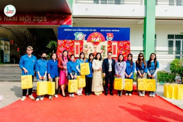 TỔNG KẾT CÔNG TÁC NĂM 2024 VÀ TRIỂN KHAI NHIỆM VỤ NĂM 2025 CỦA TRƯỜNG CAO ĐẲNG DƯỢC HÀ NỘI TỔNG KẾT CÔNG TÁC NĂM 2024 VÀ TRIỂN KHAI NHIỆM VỤ NĂM 2025 CỦA TRƯỜNG CAO ĐẲNG DƯỢC HÀ NỘI