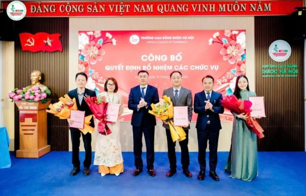 TỔNG KẾT CÔNG TÁC NĂM 2024 VÀ TRIỂN KHAI NHIỆM VỤ NĂM 2025 CỦA TRƯỜNG CAO ĐẲNG DƯỢC HÀ NỘI TỔNG KẾT CÔNG TÁC NĂM 2024 VÀ TRIỂN KHAI NHIỆM VỤ NĂM 2025 CỦA TRƯỜNG CAO ĐẲNG DƯỢC HÀ NỘI