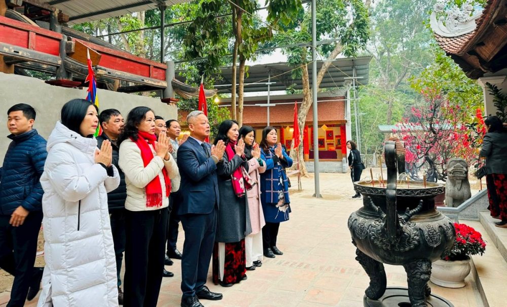 Lễ hội truyền thống “Tế Khai sắc, rước khai Xuân” tại đền Voi Phục Lễ hội truyền thống “Tế Khai sắc, rước khai Xuân” tại đền Voi Phục