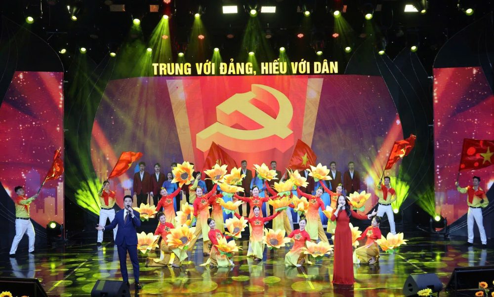 Chương trình nghệ thuật chính luận “TRUNG VỚI ĐẢNG, HIẾU VỚI DÂN” Chương trình nghệ thuật chính luận “TRUNG VỚI ĐẢNG, HIẾU VỚI DÂN”