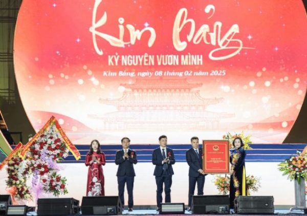 Công bố Nghị quyết thành lập thị xã Kim Bảng