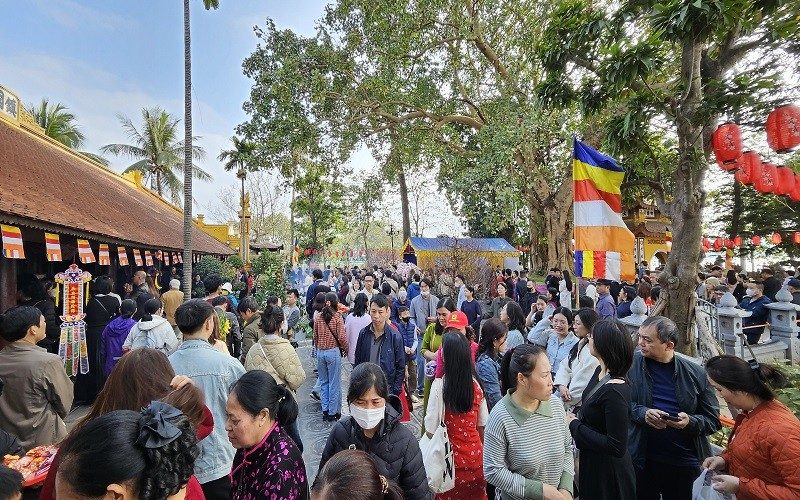 Cán bộ, công chức, viên chức và người lao động không được đi lễ hội trong giờ hành chính Cán bộ, công chức, viên chức và người lao động không được đi lễ hội trong giờ hành chính
