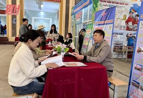 Nhộn nhịp thị trường việc làm đầu năm tại huyện Hoằng Hóa, tỉnh Thanh Hóa