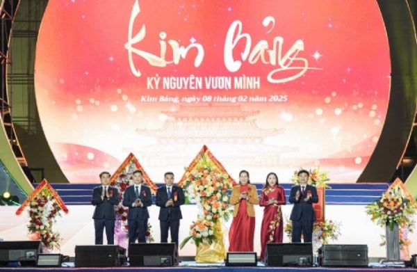 Công bố Nghị quyết thành lập thị xã Kim Bảng