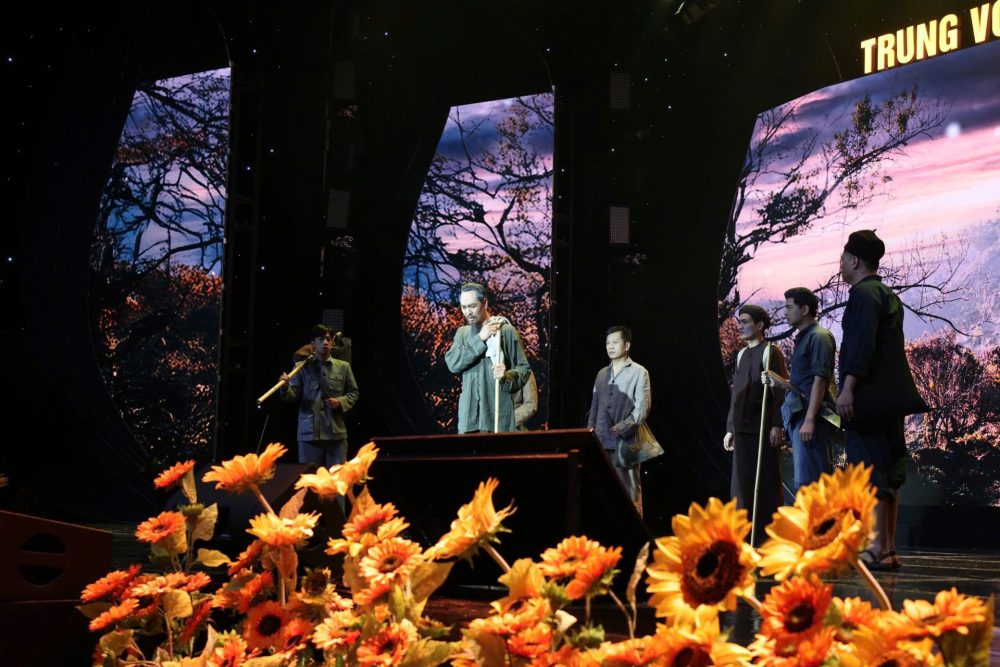 Chương trình nghệ thuật chính luận “TRUNG VỚI ĐẢNG, HIẾU VỚI DÂN” Chương trình nghệ thuật chính luận “TRUNG VỚI ĐẢNG, HIẾU VỚI DÂN”