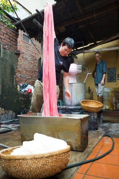 Hai làng nghề Gốm sứ Bát Tràng và Dệt lụa Vạn Phúc là thành viên Mạng lưới các Thành phố thủ công sáng tạo toàn cầu