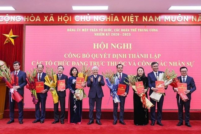 Đảng ủy Mặt trận Tổ quốc, các đoàn thể Trung ương tổ chức Hội nghị công bố Quyết định thành lập các tổ chức đảng trực thuộc Đảng ủy Mặt trận Tổ quốc, các đoàn thể Trung ương tổ chức Hội nghị công bố Quyết định thành lập các tổ chức đảng trực thuộc