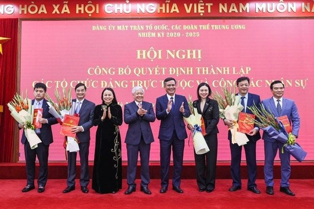 Đảng ủy Mặt trận Tổ quốc, các đoàn thể Trung ương tổ chức Hội nghị công bố Quyết định thành lập các tổ chức đảng trực thuộc Đảng ủy Mặt trận Tổ quốc, các đoàn thể Trung ương tổ chức Hội nghị công bố Quyết định thành lập các tổ chức đảng trực thuộc