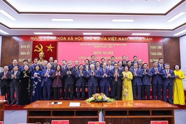 Đảng ủy Mặt trận Tổ quốc, các đoàn thể Trung ương tổ chức Hội nghị công bố Quyết định thành lập các tổ chức đảng trực thuộc Đảng ủy Mặt trận Tổ quốc, các đoàn thể Trung ương tổ chức Hội nghị công bố Quyết định thành lập các tổ chức đảng trực thuộc