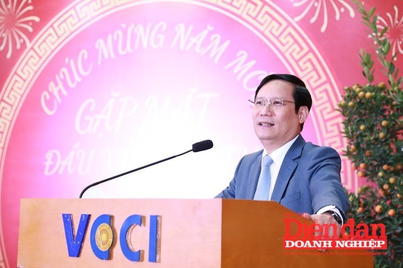 2025 - Năm chuyển đổi để phát triển 2025 - Năm chuyển đổi để phát triển