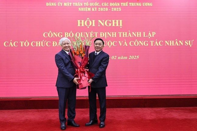 Đảng ủy Mặt trận Tổ quốc, các đoàn thể Trung ương tổ chức Hội nghị công bố Quyết định thành lập các tổ chức đảng trực thuộc Đảng ủy Mặt trận Tổ quốc, các đoàn thể Trung ương tổ chức Hội nghị công bố Quyết định thành lập các tổ chức đảng trực thuộc