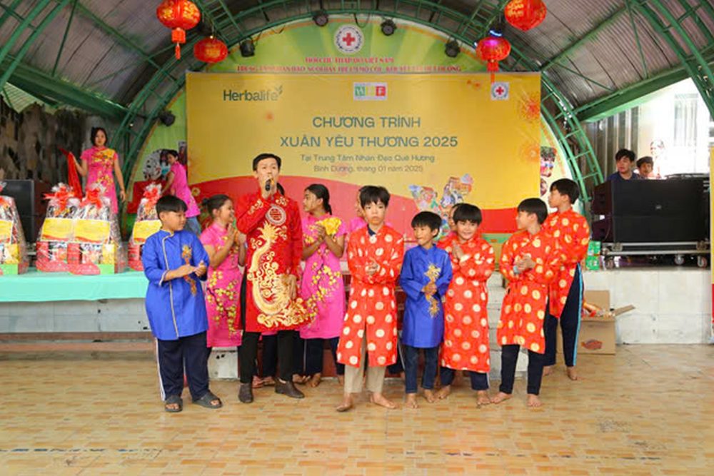 Chuỗi chương trình thường niên “Xuân Yêu Thương” cho trẻ em và người cao tuổi có hoàn cảnh khó khăn Chuỗi chương trình thường niên “Xuân Yêu Thương” cho trẻ em và người cao tuổi có hoàn cảnh khó khăn