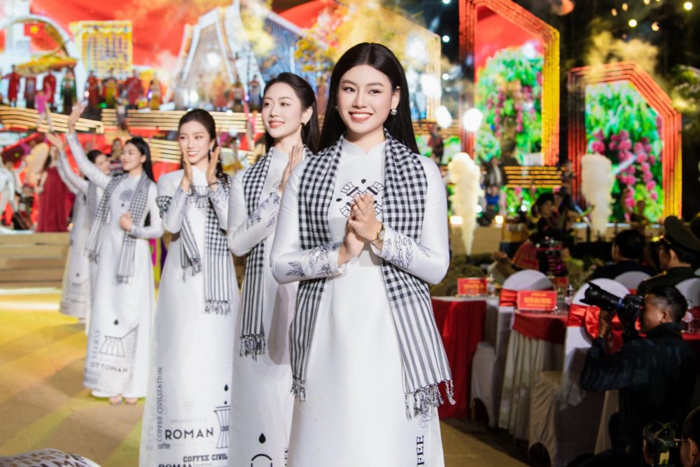 Người đẹp Việt làm đại sứ quảng bá Lễ hội cà phê Buôn Ma Thuột Người đẹp Việt làm đại sứ quảng bá Lễ hội cà phê Buôn Ma Thuột