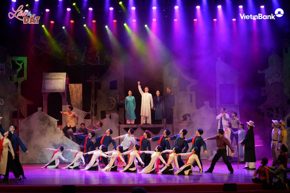 Công diễn thành công vở nhạc kịch “Lửa từ Đất”