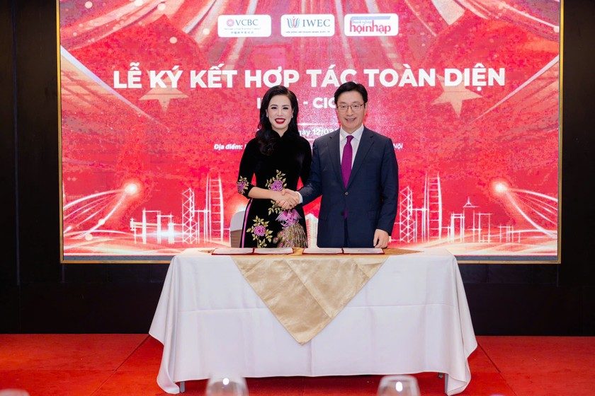 Diễn đàn kinh tế Nữ doanh nhân trong kỷ nguyên vươn mình của dân tộc Diễn đàn kinh tế Nữ doanh nhân trong kỷ nguyên vươn mình của dân tộc