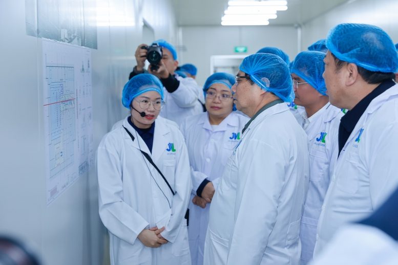 Thủ tướng thăm nhà máy thịt bò do các tập đoàn hàng đầu Việt - Nhật đầu tư Thủ tướng thăm nhà máy thịt bò do các tập đoàn hàng đầu Việt - Nhật đầu tư