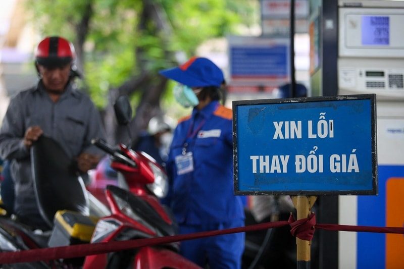 Trao quyền để doanh nghiệp tự quyết giá xăng dầu: Vẫn còn nhiều băn khoăn Trao quyền để doanh nghiệp tự quyết giá xăng dầu: Vẫn còn nhiều băn khoăn