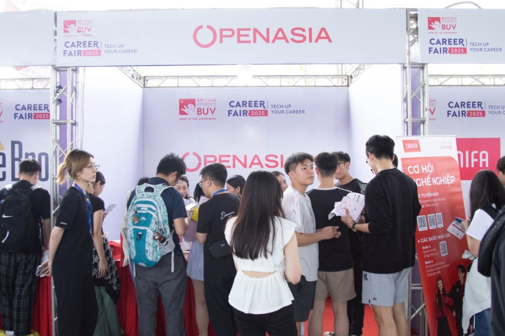 Doanh nghiệp 'săn đón' nhân tài tại BUV Career Fair 2025 Doanh nghiệp 'săn đón' nhân tài tại BUV Career Fair 2025