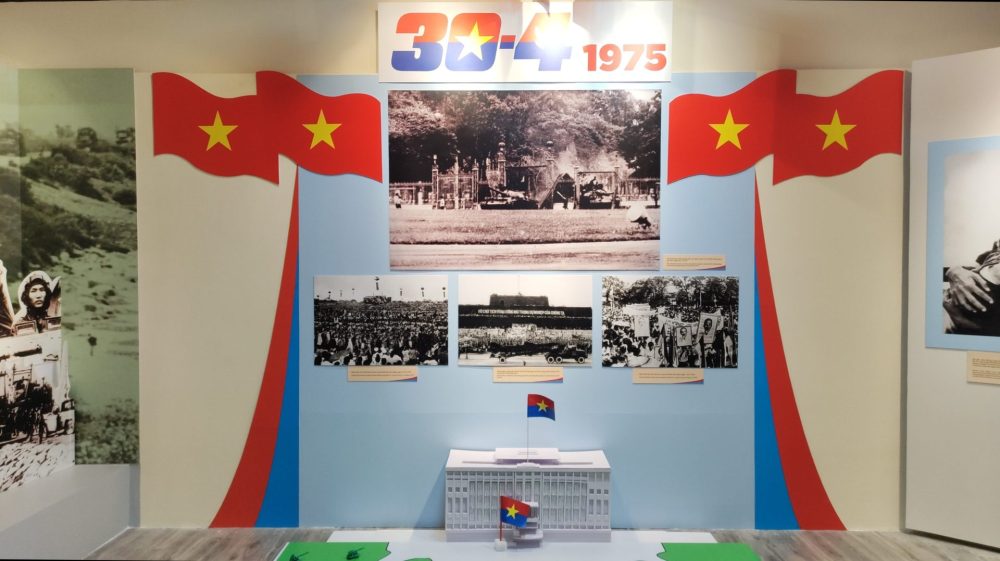 Khai mạc trưng bày tài liệu, hiện vật kỷ niệm 50 năm thống nhất đất nước Khai mạc trưng bày tài liệu, hiện vật kỷ niệm 50 năm thống nhất đất nước