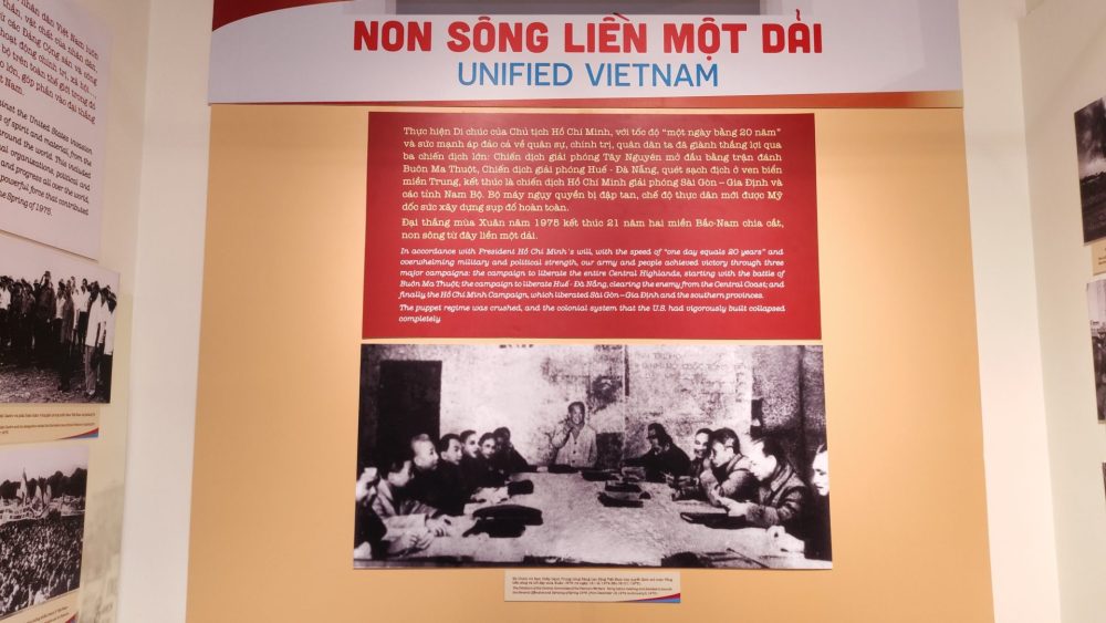 Khai mạc trưng bày tài liệu, hiện vật kỷ niệm 50 năm thống nhất đất nước Khai mạc trưng bày tài liệu, hiện vật kỷ niệm 50 năm thống nhất đất nước