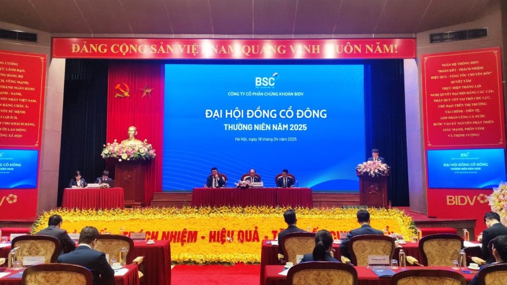 Chứng khoán BIDV (BSC): Lợi nhuận mục tiêu 560 tỷ đồng, dự kiến trả cổ tức tỷ lệ 10% năm 2025 Chứng khoán BIDV (BSC): Lợi nhuận mục tiêu 560 tỷ đồng, dự kiến trả cổ tức tỷ lệ 10% năm 2025