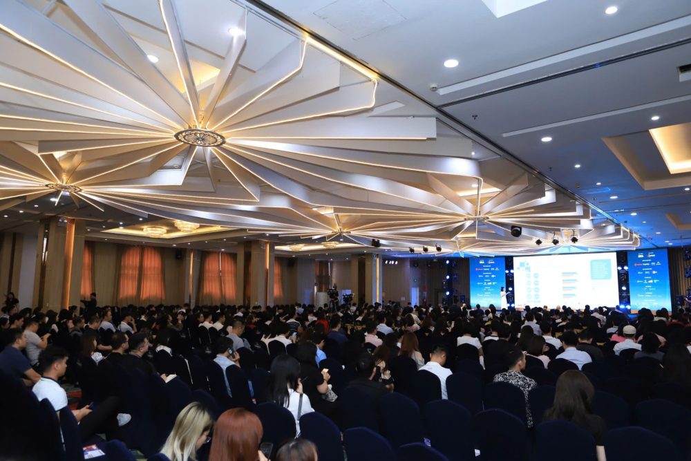 Diễn đàn Toàn cảnh thương mại điện tử Việt Nam 2025 với chủ đề “Chiến thắng trong kỷ nguyên AI” Diễn đàn Toàn cảnh thương mại điện tử Việt Nam 2025 với chủ đề “Chiến thắng trong kỷ nguyên AI”