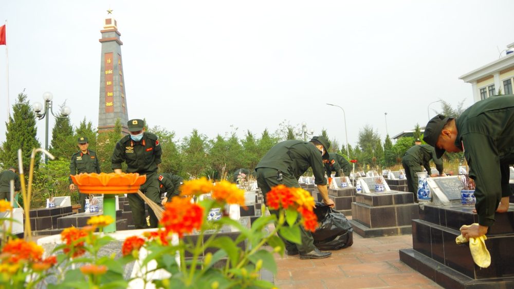Tăng cường giáo dục truyền thống, trân trọng giá trị hoà bình nhân kỷ niệm 50 năm thống nhất Đất nước Tăng cường giáo dục truyền thống, trân trọng giá trị hoà bình nhân kỷ niệm 50 năm thống nhất Đất nước