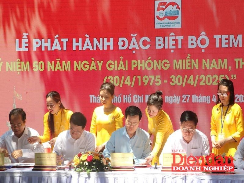 Khai trương Trung tâm Báo chí và phát hành bộ tem Kỷ niệm 50 năm thống nhất đất nước