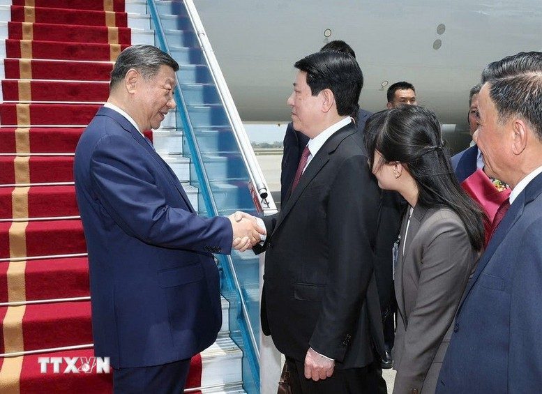 Tổng Bí thư, Chủ tịch nước Trung Quốc Tập Cận Bình đến Hà Nội, bắt đầu chuyến thăm cấp Nhà nước tới Việt Nam Tổng Bí thư, Chủ tịch nước Trung Quốc Tập Cận Bình đến Hà Nội, bắt đầu chuyến thăm cấp Nhà nước tới Việt Nam