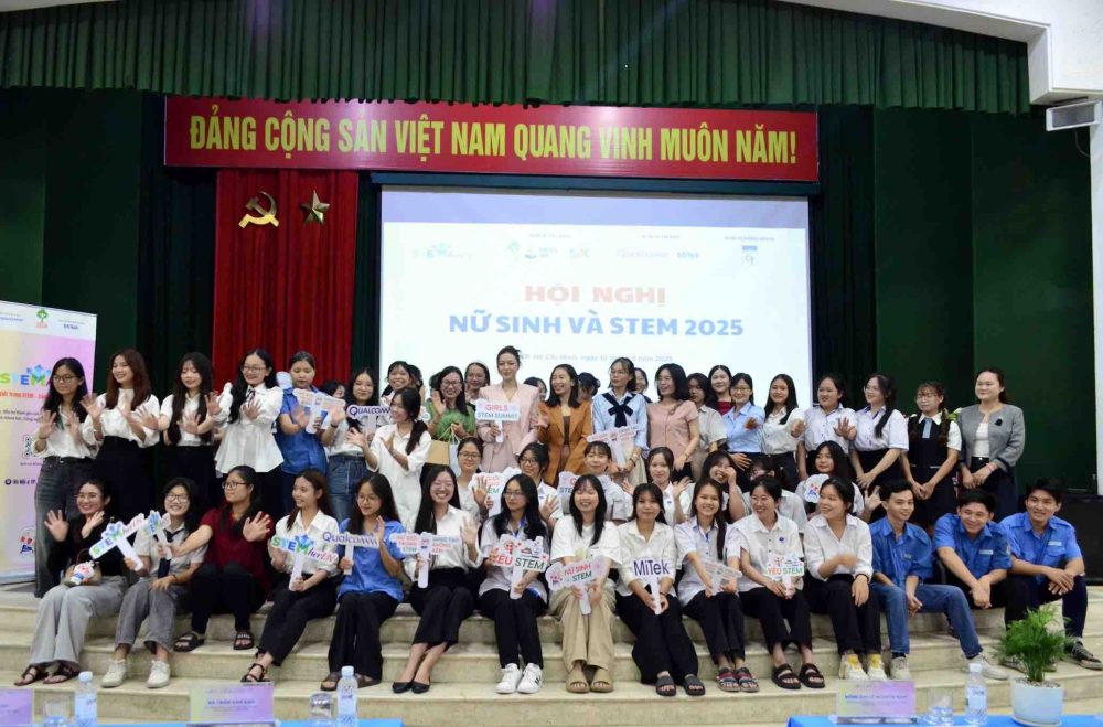 “Nữ sinh và STEM” năm 2025: Khơi nguồn sáng tạo, trao quyền bứt phá “Nữ sinh và STEM” năm 2025: Khơi nguồn sáng tạo, trao quyền bứt phá