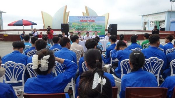 Câu lạc bộ Du lịch biển Hải Tiến - Hành trình vì một môi trường biển xanh, sạch, đẹp Câu lạc bộ Du lịch biển Hải Tiến - Hành trình vì một môi trường biển xanh, sạch, đẹp