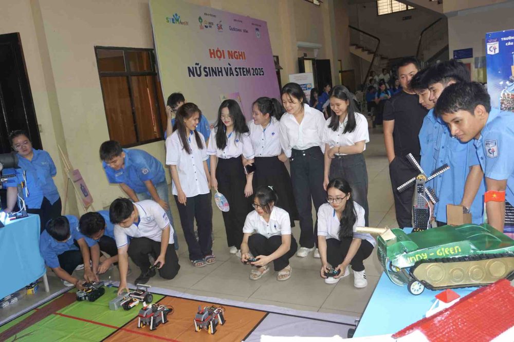 “Nữ sinh và STEM” năm 2025: Khơi nguồn sáng tạo, trao quyền bứt phá