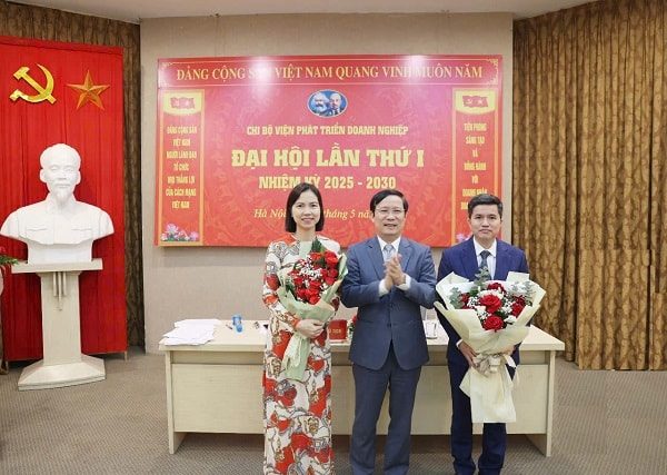 Gắn công tác Đảng với khát vọng phát triển doanh nghiệp – doanh nhân Việt Nam Gắn công tác Đảng với khát vọng phát triển doanh nghiệp – doanh nhân Việt Nam
