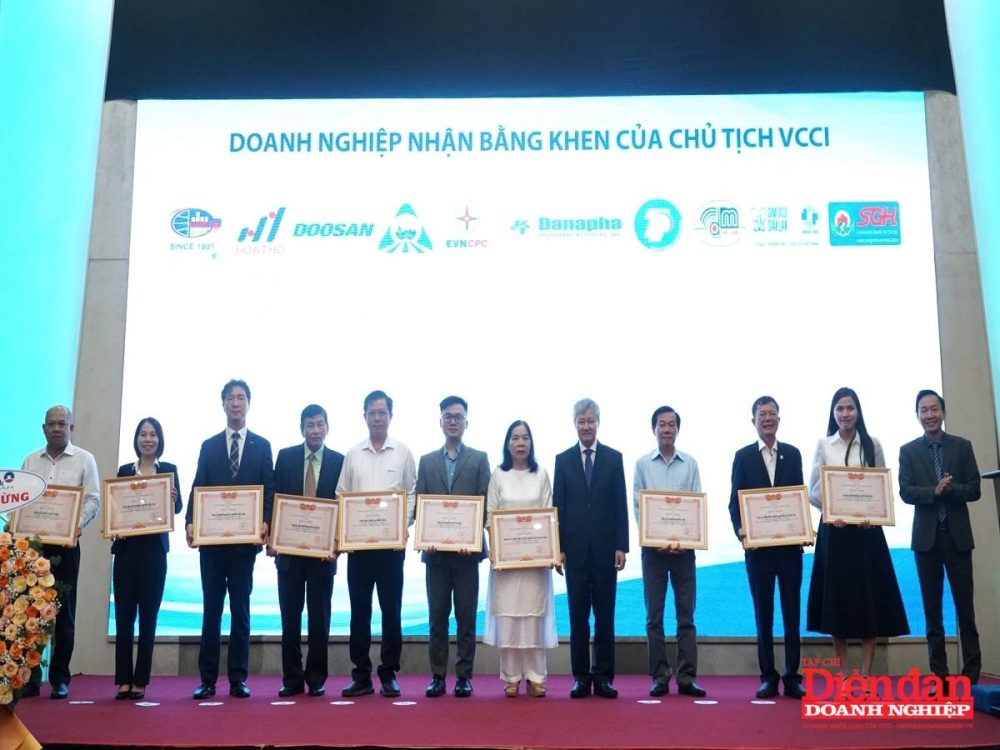 Chuyển đổi xanh là “bệ đỡ” để doanh nghiệp phát triển bền vững Chuyển đổi xanh là “bệ đỡ” để doanh nghiệp phát triển bền vững