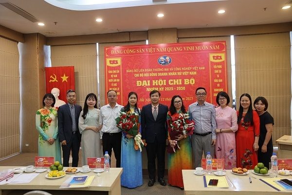 Từ thực tiễn doanh nghiệp, ba Chi bộ VCCI khẳng định vai trò hạt nhân chính trị Từ thực tiễn doanh nghiệp, ba Chi bộ VCCI khẳng định vai trò hạt nhân chính trị