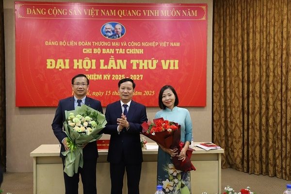 Củng cố hạt nhân chính trị, nâng tầm công tác tổ chức tại VCCI Củng cố hạt nhân chính trị, nâng tầm công tác tổ chức tại VCCI
