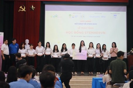 “Nữ sinh và STEM” năm 2025: Khơi nguồn sáng tạo, trao quyền bứt phá